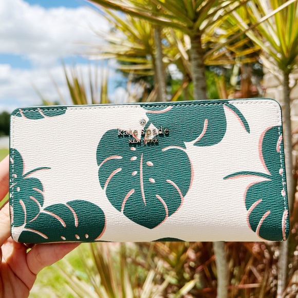 Kate Spade Bifold Wallet - Picture 4 of 4